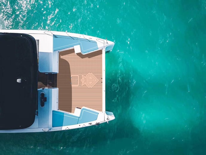 在迪拜 租 Catamaran Ozone 55 英尺 (17m) 双体船 在迪拜港 1