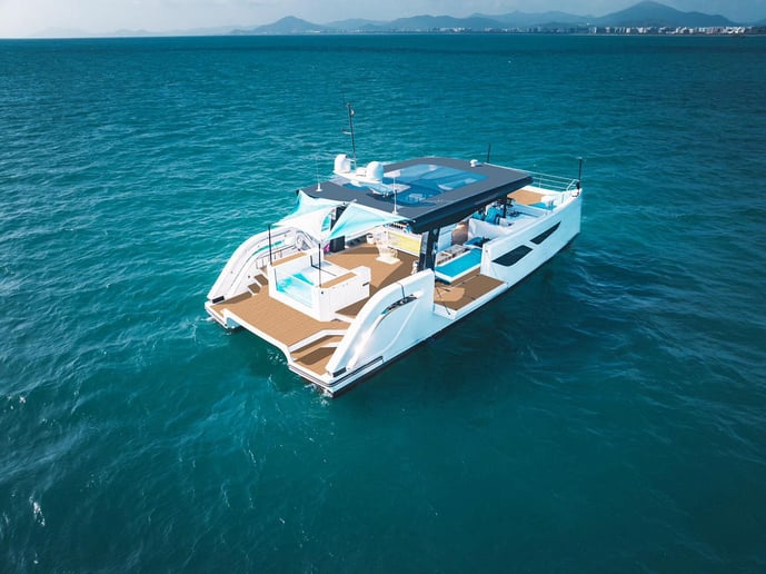 在迪拜 租 Catamaran Ozone 55 英尺 (17m) 双体船 在迪拜港