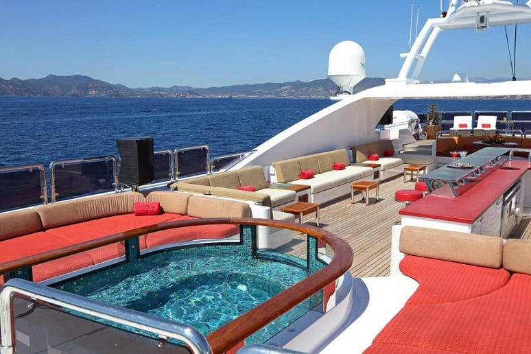 在迪拜 租 Benetti Code 8 164 英尺 (50m) 动力船 在迪拜港