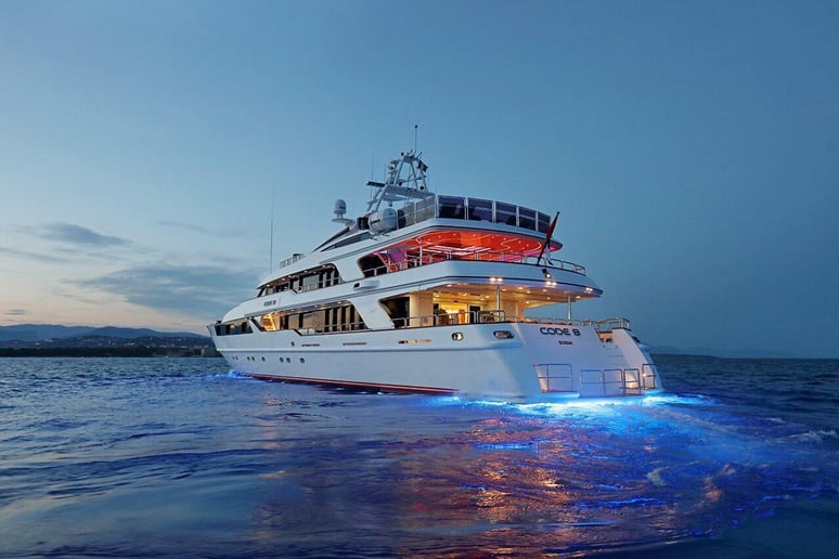 在迪拜 租 Benetti Code 8 164 英尺 (50m) 动力船 在迪拜港
