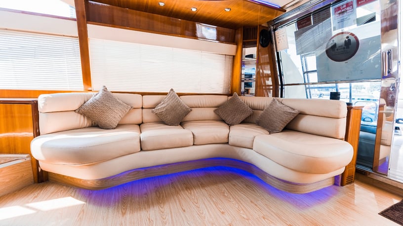 Motorboot Azimut Etosha 58 ft (18m) in Dubai Marina te huur in Dubai 6