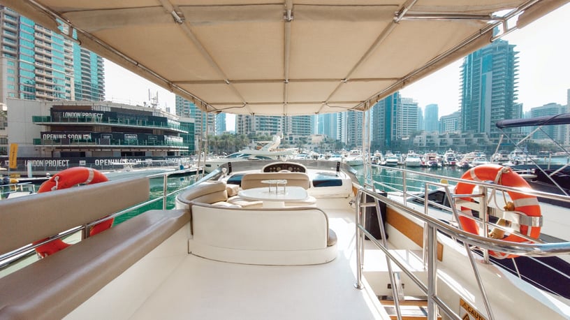 Motorboot Azimut Etosha 58 ft (18m) in Dubai Marina te huur in Dubai 3