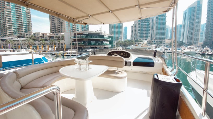 Motorboot Azimut Etosha 58 ft (18m) in Dubai Marina te huur in Dubai 2