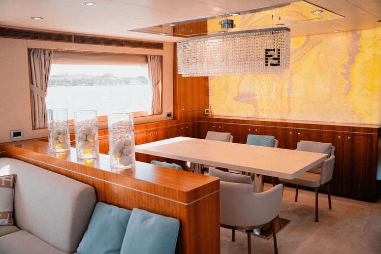 Dubai'de kiralık Etoupe A3 98 ft (30m) Motorlu tekne - Dubai Harbour 5