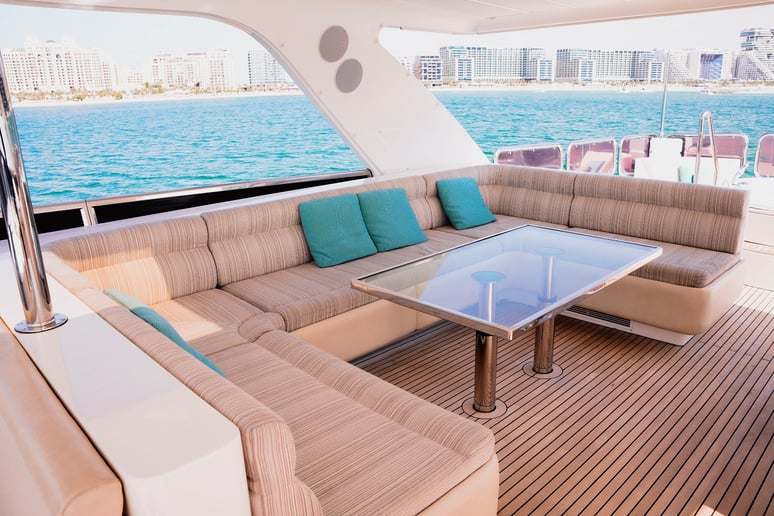 Dubai'de kiralık Etoupe A3 98 ft (30m) Motorlu tekne - Dubai Harbour 4