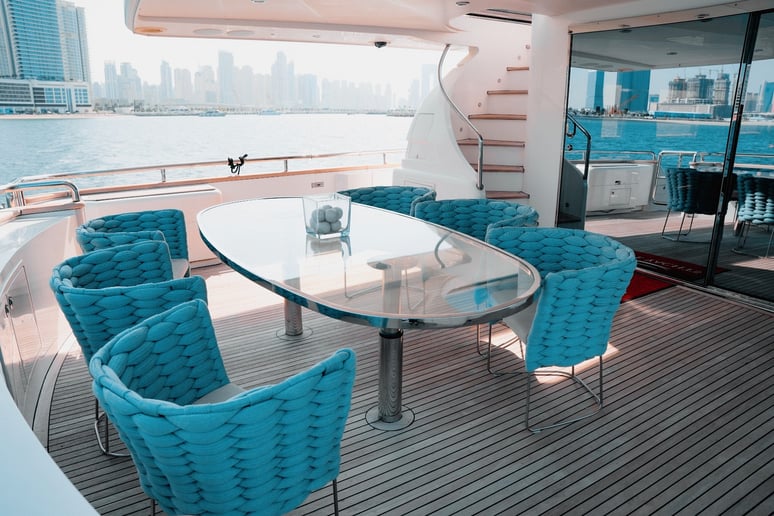 Dubai'de kiralık Etoupe A3 98 ft (30m) Motorlu tekne - Dubai Harbour 3
