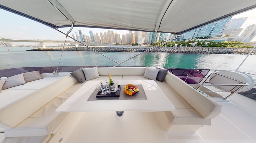 إيجار Ferretti 67 قدم (21m) زورق قوي فيدبي هاربر في دبي 8