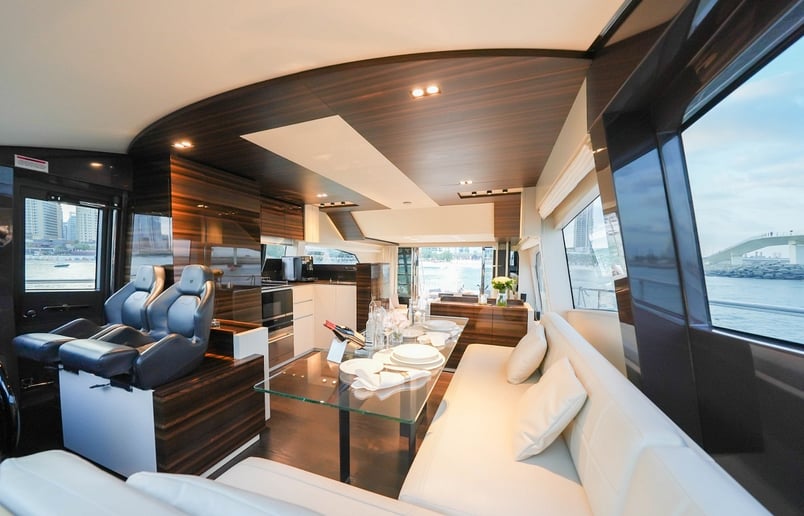 إيجار Ferretti 67 قدم (21m) زورق قوي فيدبي هاربر في دبي 11
