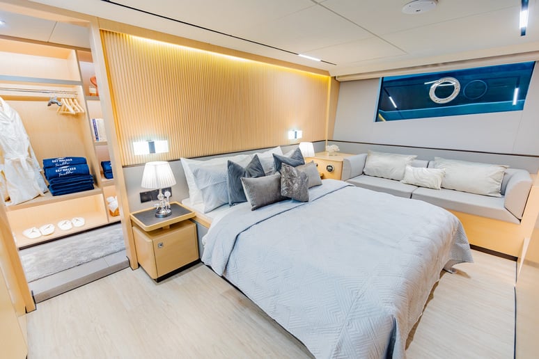 Sky Walker Fibo 62 ft (19m) Power boat in Dubai Harbour for rent in Dubai 3