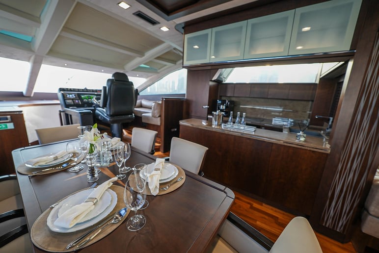 Galeon 78 Fu&szlig; (24m) Motorboot in Dubai Harbour  zur Miete in Dubai 21