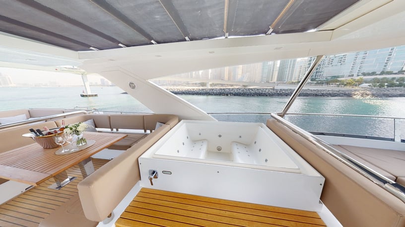Galeon 78 Fu&szlig; (24m) Motorboot in Dubai Harbour  zur Miete in Dubai 2