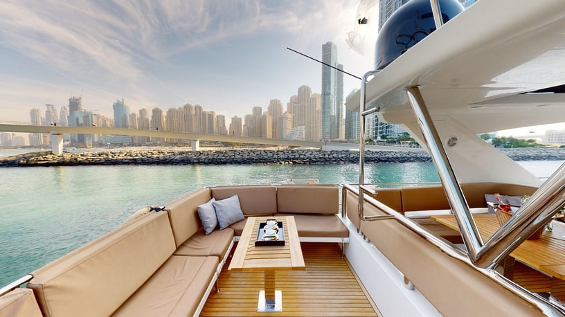Galeon 78 Fu&szlig; (24m) Motorboot in Dubai Harbour  zur Miete in Dubai 4