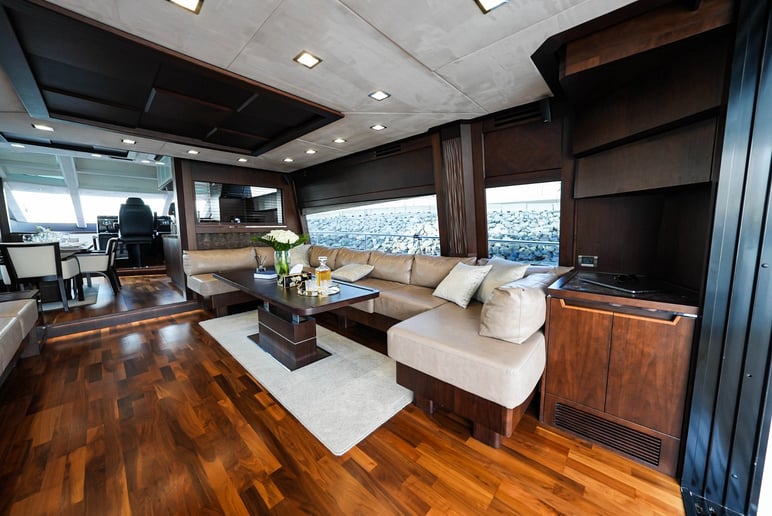 Galeon 78 Fu&szlig; (24m) Motorboot in Dubai Harbour  zur Miete in Dubai 14