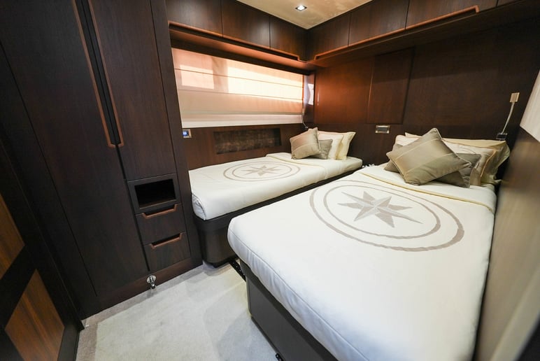 Galeon 78 Fu&szlig; (24m) Motorboot in Dubai Harbour  zur Miete in Dubai 20