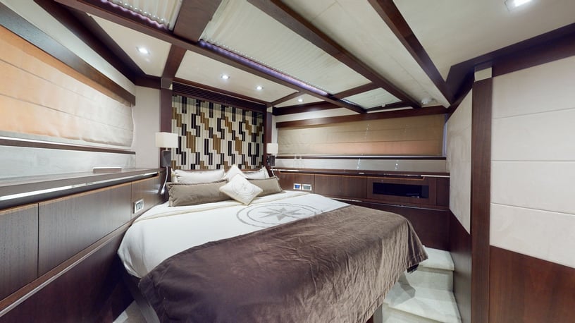 Galeon 78 Fu&szlig; (24m) Motorboot in Dubai Harbour  zur Miete in Dubai 1