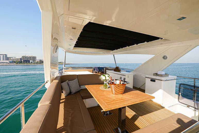 Galeon 78 Fu&szlig; (24m) Motorboot in Dubai Harbour  zur Miete in Dubai 18