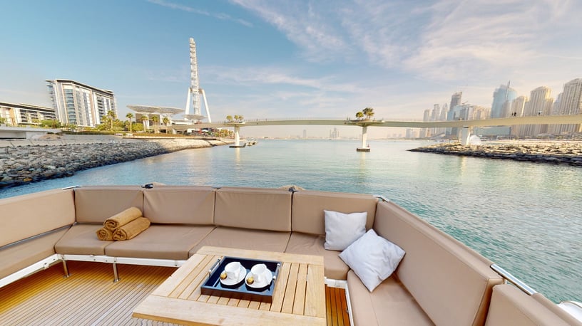 Galeon 78 Fu&szlig; (24m) Motorboot in Dubai Harbour  zur Miete in Dubai 5