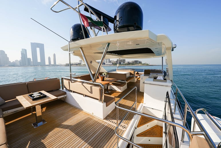 Galeon 78 Fu&szlig; (24m) Motorboot in Dubai Harbour  zur Miete in Dubai 17