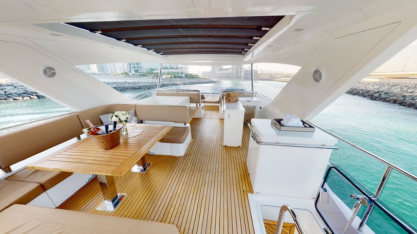 Galeon 78 Fu&szlig; (24m) Motorboot in Dubai Harbour  zur Miete in Dubai 3
