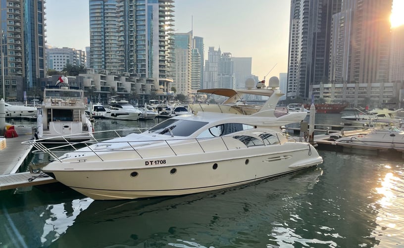 Azimut Grand Crew 50 ft (16m) Bateau &agrave; moteur &agrave; Dubai Harbour &agrave; louer &agrave; Duba&iuml; 1