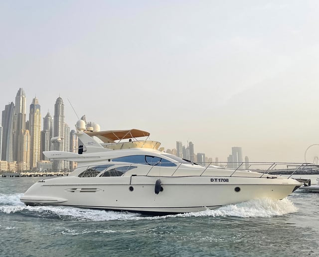 Azimut Grand Crew 50 ft (16m) Bateau &agrave; moteur &agrave; Dubai Harbour &agrave; louer &agrave; Duba&iuml;