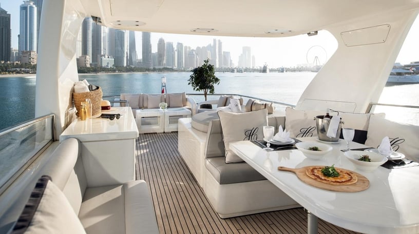 Dubai'de kiralık Haigan Jakuzi 90 ft (28m) Motorlu tekne - Dubai Harbour 3