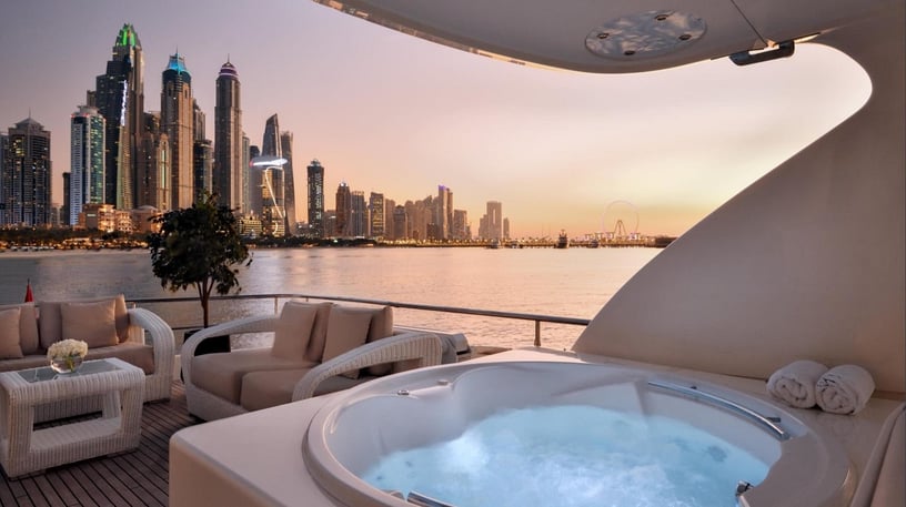 Dubai'de kiralık Haigan Jakuzi 90 ft (28m) Motorlu tekne - Dubai Harbour