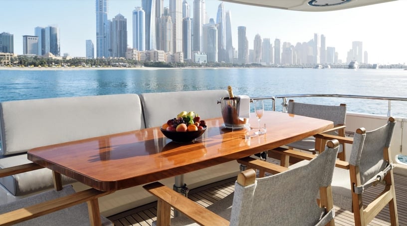 Dubai'de kiralık Haigan Jakuzi 90 ft (28m) Motorlu tekne - Dubai Harbour
