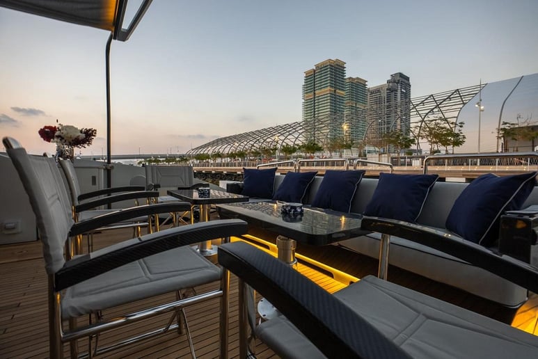 Lady Maya 105 piede (33m) Barca a motore a Dubai Harbour in affitto a Dubai 11