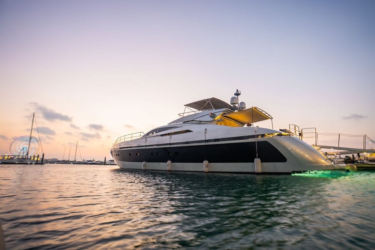 Lady Maya 105 piede (33m) Barca a motore a Dubai Harbour in affitto a Dubai