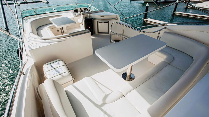 在迪拜 租 Majesty Lagoona 56 英尺 (18m) 动力船 在迪拜港 2