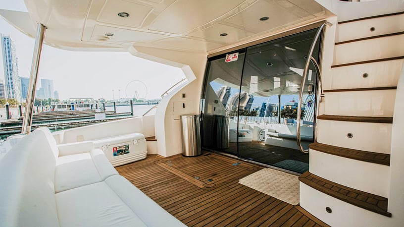 在迪拜 租 Majesty Lagoona 56 英尺 (18m) 动力船 在迪拜港 4