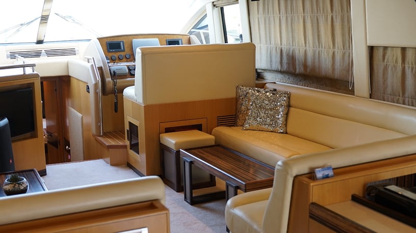 在迪拜 租 Majesty Lagoona 56 英尺 (18m) 动力船 在迪拜港 6