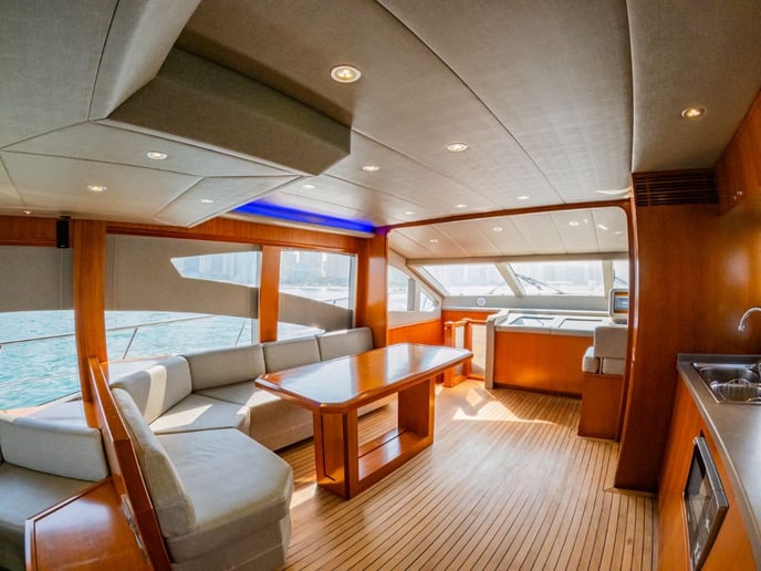 Azimut Lana 62 Fu&szlig; (19m) Motorboot in Dubai Harbour  zur Miete in Dubai 4