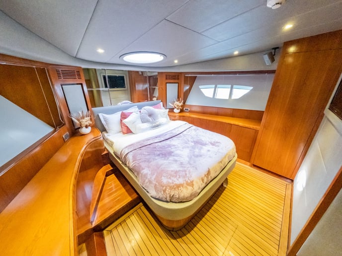 Azimut Lana 62 Fu&szlig; (19m) Motorboot in Dubai Harbour  zur Miete in Dubai 6