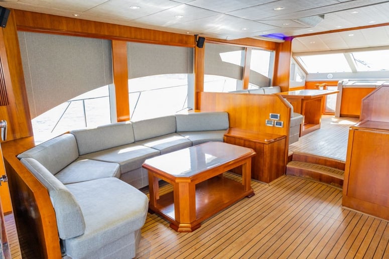 Azimut Lana 62 Fu&szlig; (19m) Motorboot in Dubai Harbour  zur Miete in Dubai