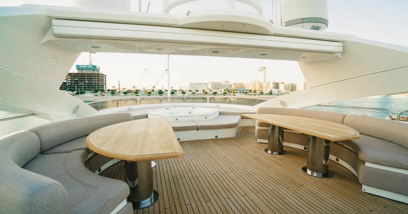 إيجار Sunseeker Lucien 131 قدم (40m) زورق قوي فيدبي هاربر في دبي 6