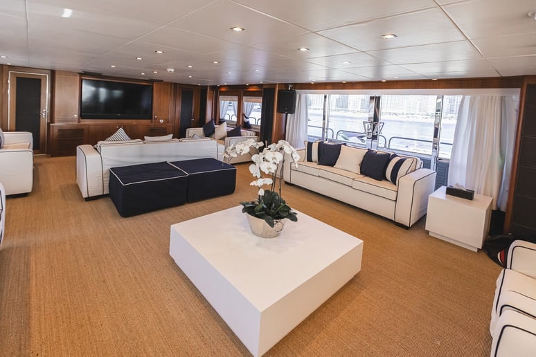 إيجار Sunseeker Lucien 131 قدم (40m) زورق قوي فيدبي هاربر في دبي 8