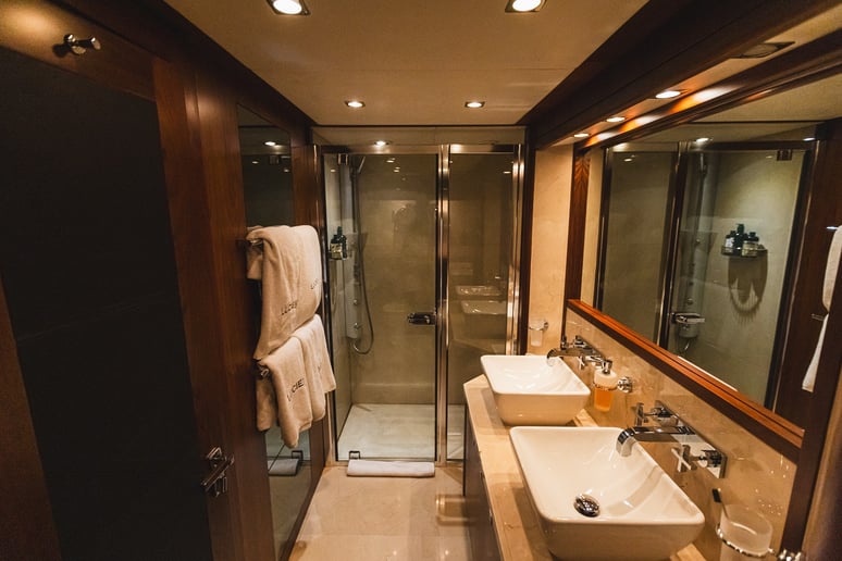 إيجار Sunseeker Lucien 131 قدم (40m) زورق قوي فيدبي هاربر في دبي 12