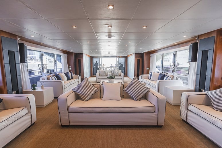 إيجار Sunseeker Lucien 131 قدم (40m) زورق قوي فيدبي هاربر في دبي 9