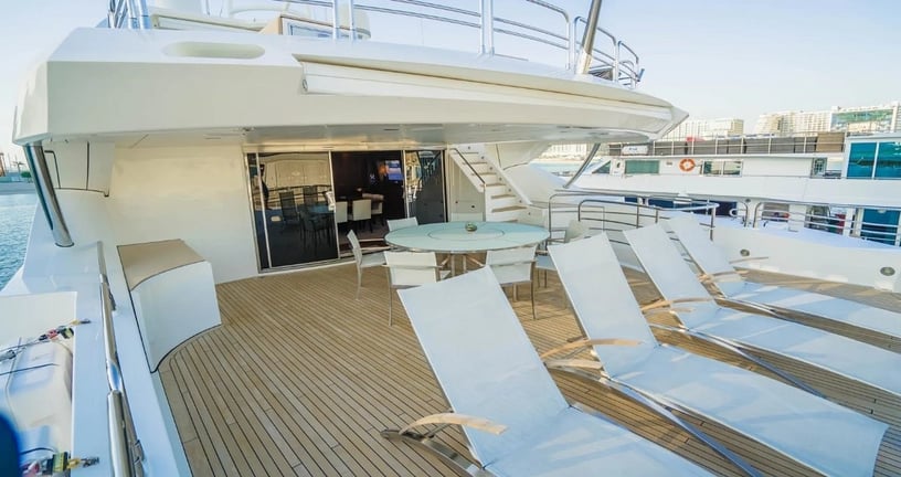 إيجار Sunseeker Lucien 131 قدم (40m) زورق قوي فيدبي هاربر في دبي 2