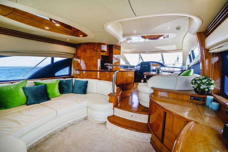 Azimut Lucky Star 62 piede (19m) Barca a motore a Dubai Harbour in affitto a Dubai 5
