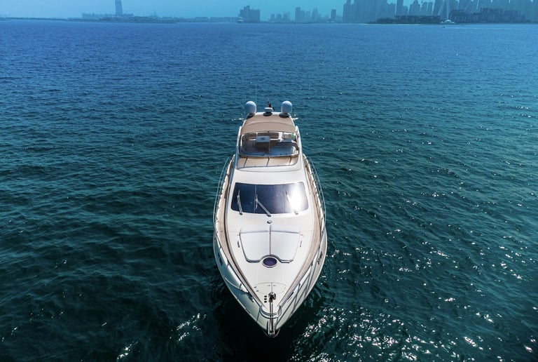 Azimut Lucky Star 62 piede (19m) Barca a motore a Dubai Harbour in affitto a Dubai