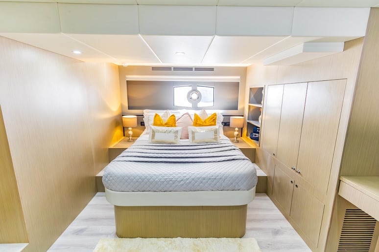 Sky Walker Kio 52 ft (16m) Power boat in Dubai Harbour for rent in Dubai 10