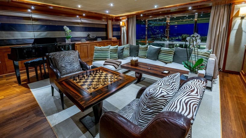 إيجار M/Y Behike 140 قدم (43m) زورق قوي فيدبي هاربر في دبي 8