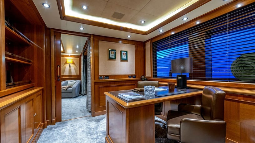 إيجار M/Y Behike 140 قدم (43m) زورق قوي فيدبي هاربر في دبي 10