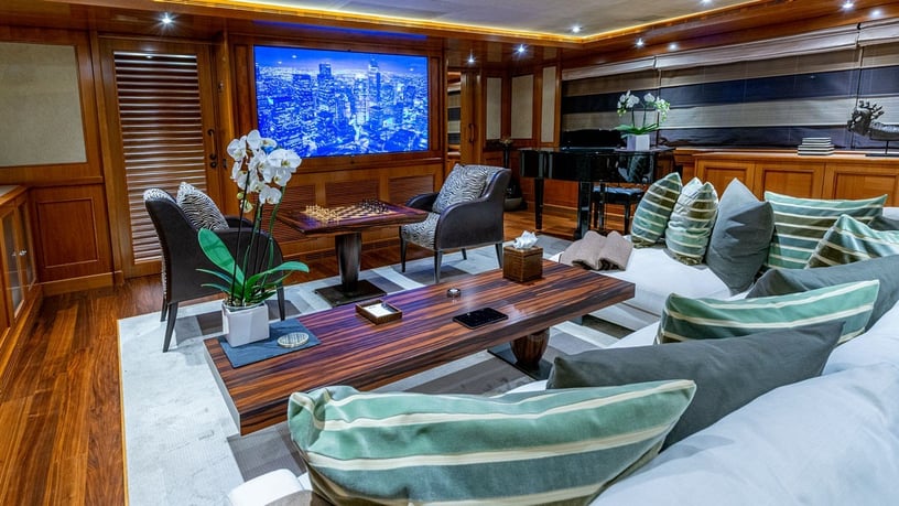 إيجار M/Y Behike 140 قدم (43m) زورق قوي فيدبي هاربر في دبي 9