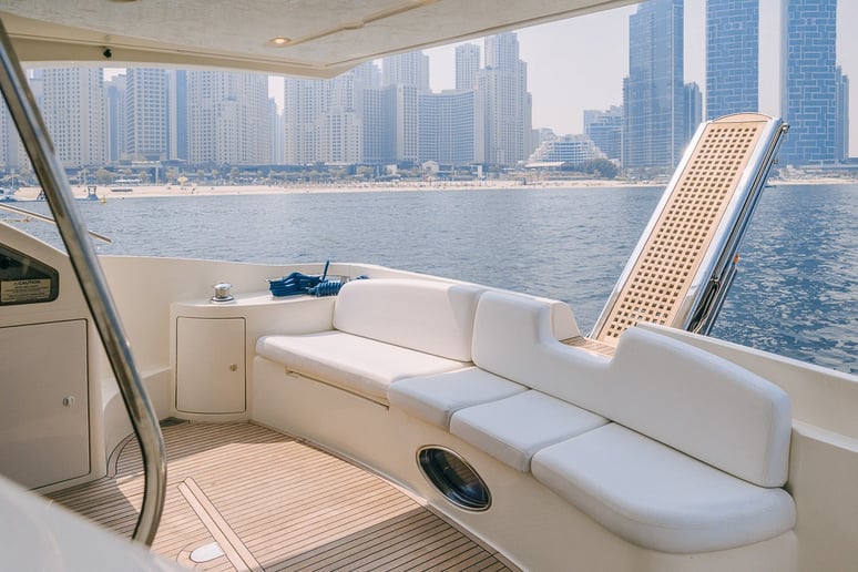 在迪拜 租 Azimut Monica 50 英尺 (16m) 动力船 在迪拜滨海湾 4