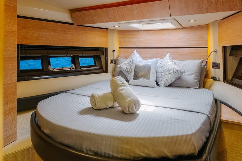 Azimut No Regrets 48 ft (15m) Power boat in Dubai Harbour for rent in Dubai 6