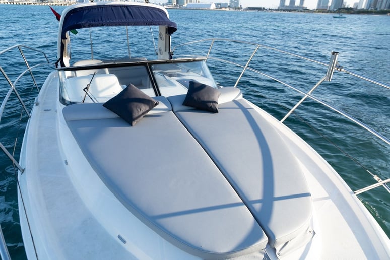 Dubai'de kiralık Nora 33 ft (11m) Motorlu tekne - Dubai Harbour 3